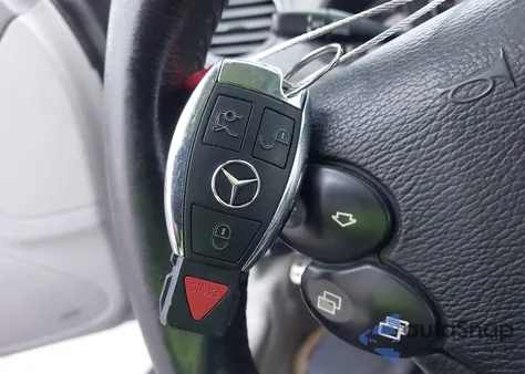 2004 Mercedes-Benz Sl 55 Amg z USA, uszkodzony, nr VIN WDBSK74FX4F066129